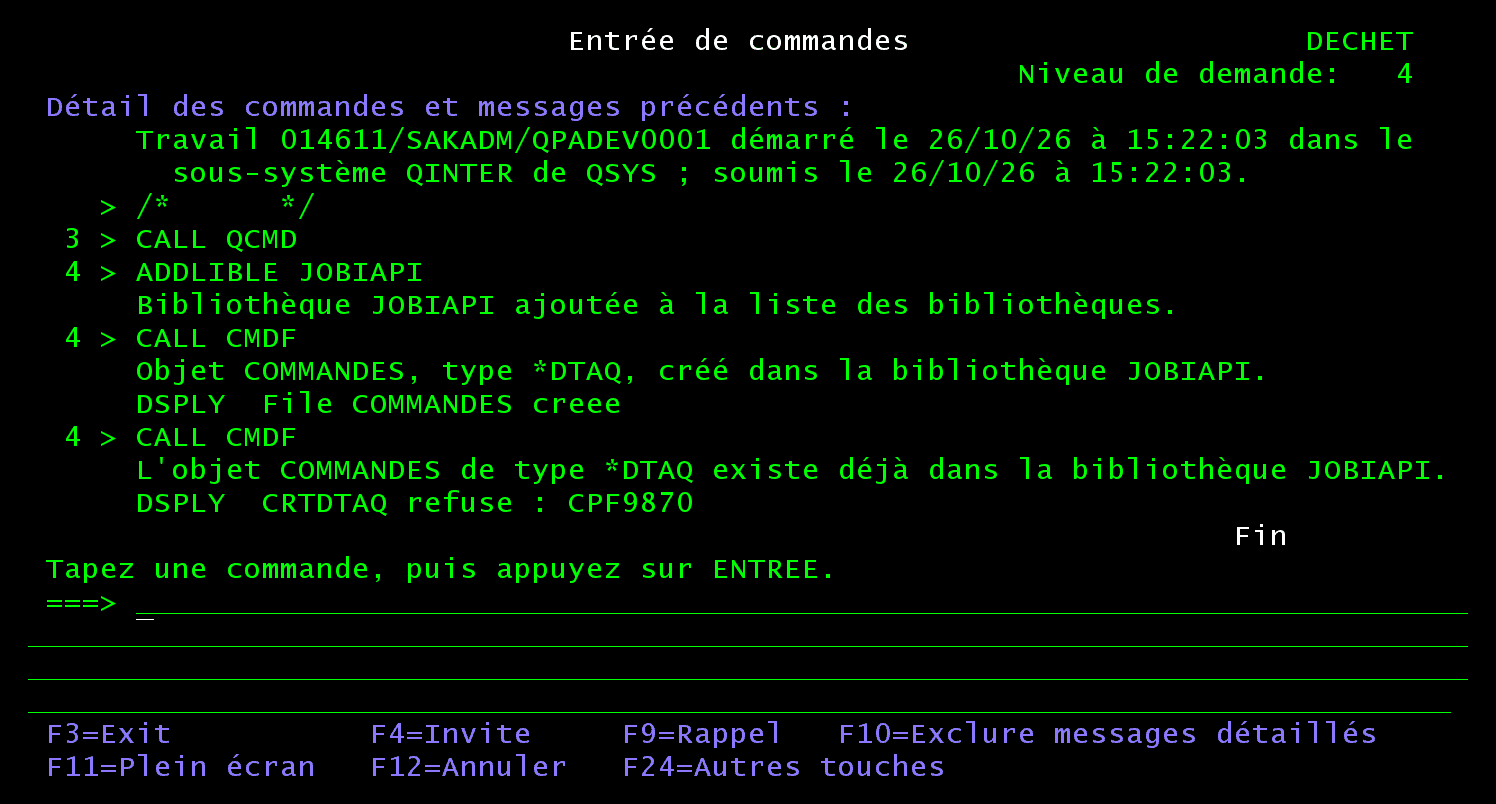 Écran Entrée de commandes, messages détaillés : le premier CALL CMDF affiche Objet COMMANDES, type *DTAQ, créé dans la bibliothèque JOBIAPI et DSPLY File COMMANDES creee ; le second affiche L'objet COMMANDES de type *DTAQ existe déjà et DSPLY CRTDTAQ refuse : CPF9870