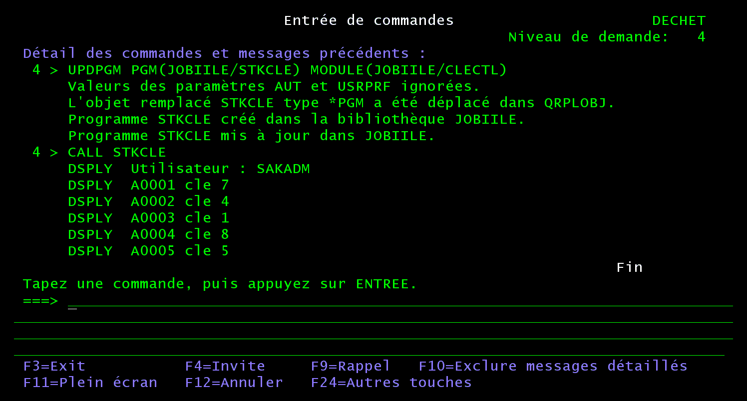 Écran Entrée de commandes : UPDPGM STKCLE, programme mis à jour, puis CALL STKCLE donne les clés 7 4 1 8 5