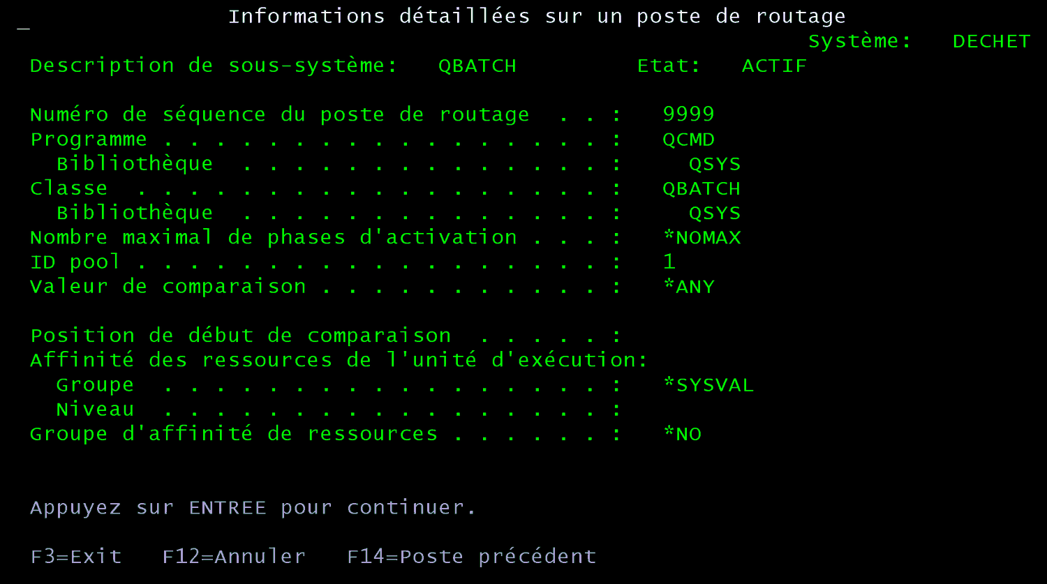 Écran 5250 détail du poste de routage 9999 de QBATCH : programme QCMD, classe QBATCH de QSYS, ID pool 1, valeur de comparaison *ANY